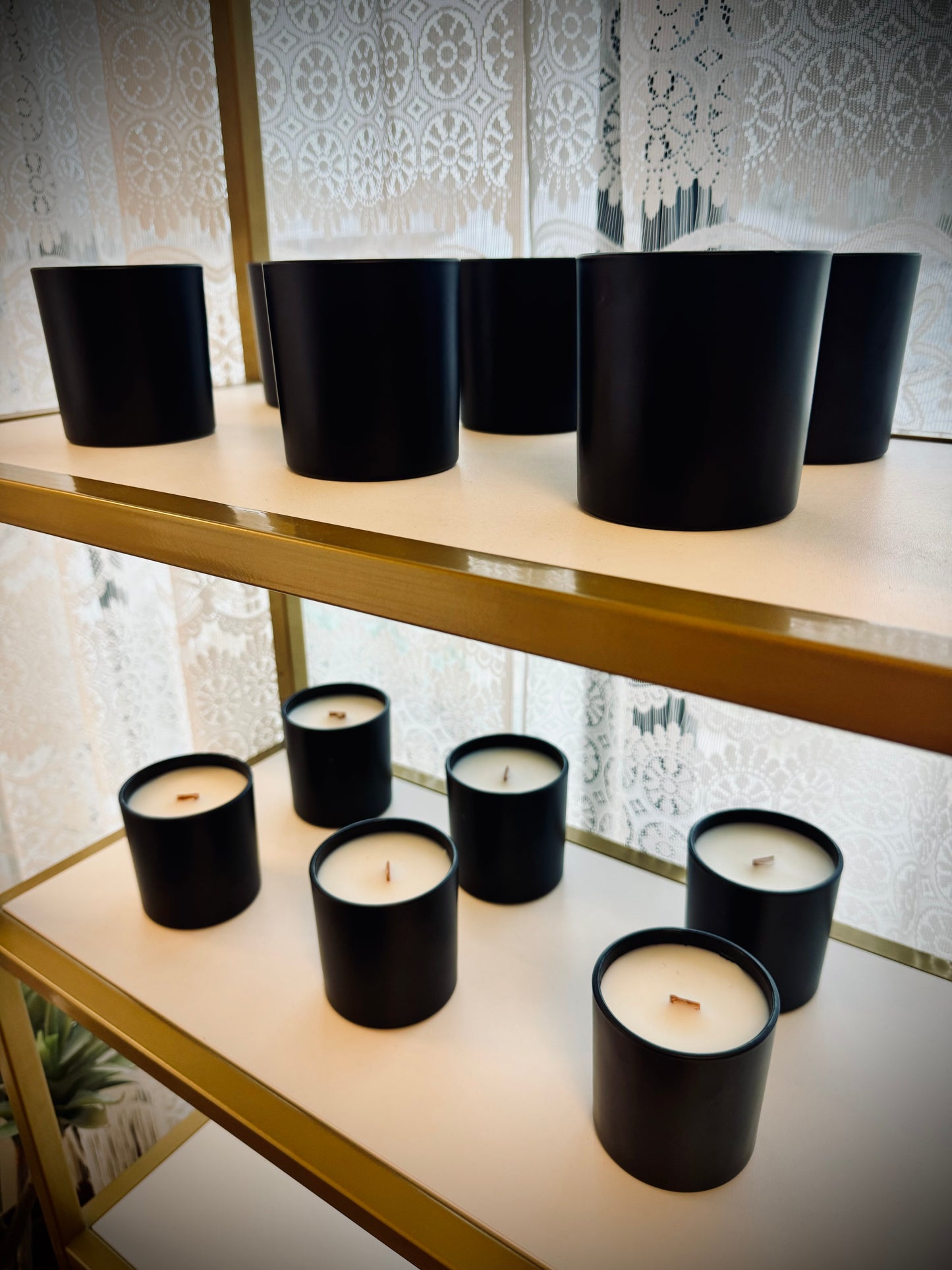 Matte black wood wick candle